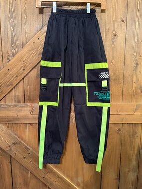 LOLANTA Girls cargo pants with neon green detail size 150